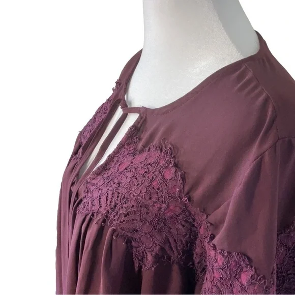 Lucky Brand Flutter Sleeve Blouse - Picture 4 of 14